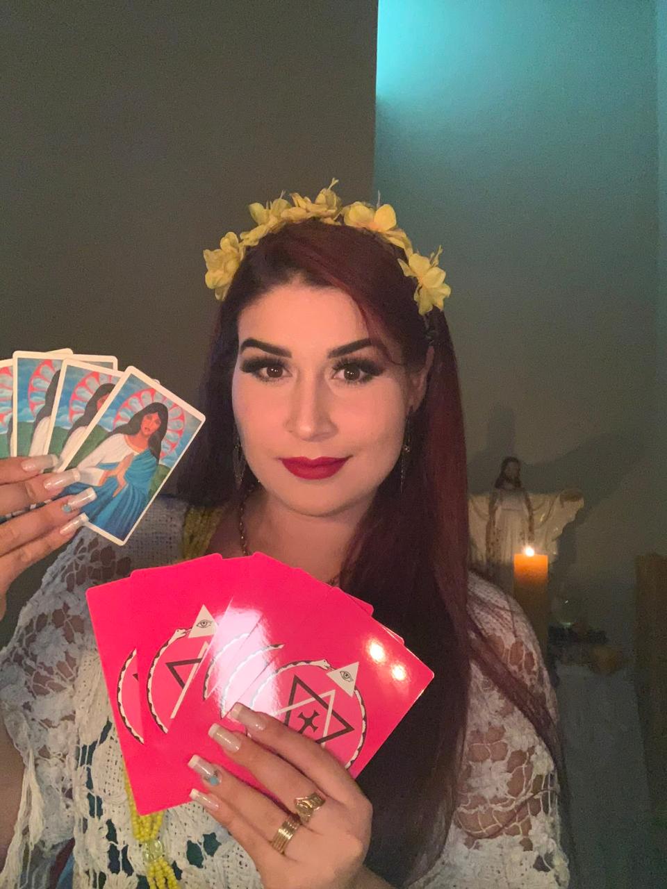 Dandara com cartas